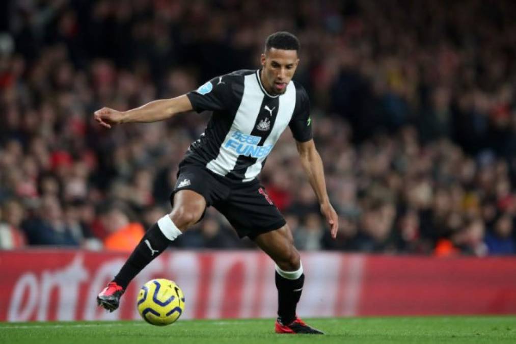 Isaac Hayden | Espigado defensor central de 25 años que pasó por el Arsenal y Newcastle, donde milita desde 2016 y es constante titular.