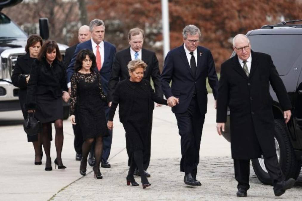 Los seis hijos del exmandatario lideraron las honras fúnebres que se celebraron en Washington D.C., donde fueron recibidos por el presidente Trump en la Casa Blair, reservada para los invitados por la Casa Blanca.