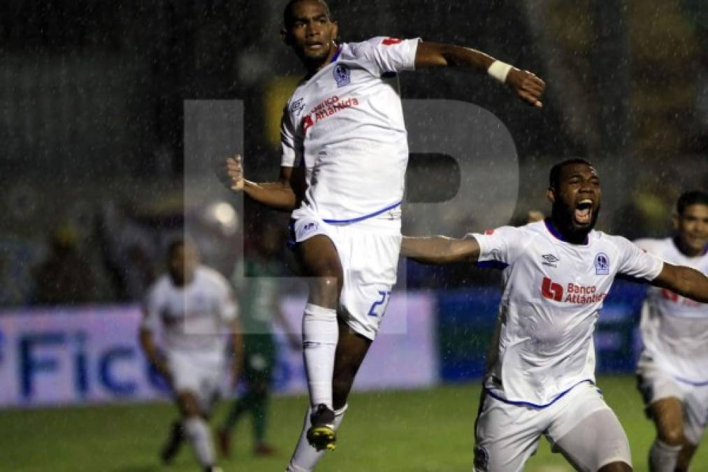 Jerry Bengtson celebrando su gol contra el Marathón.