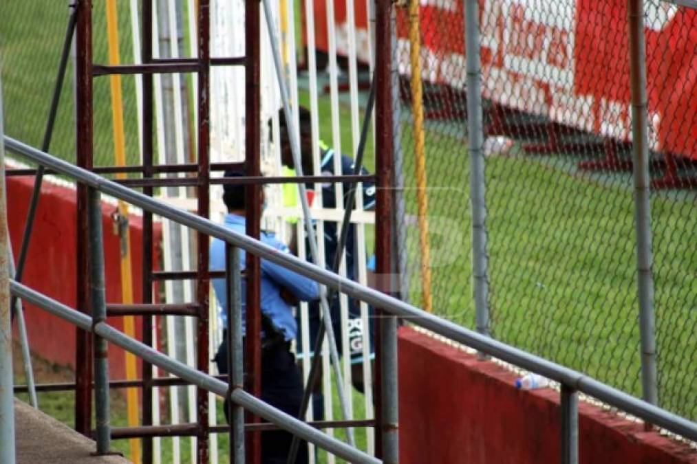 Así fue captado Rubilio Castillo en Tocoa. El delantero se fue del banquillo después de ser sustituido por Marco Tulio Vega en el minuto 65.