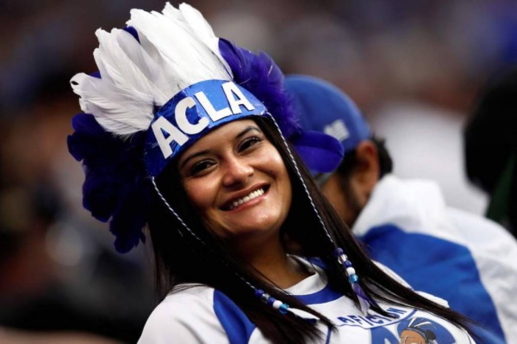 Las salvadoreñas también se dieron cita al Banc of California Stadium.