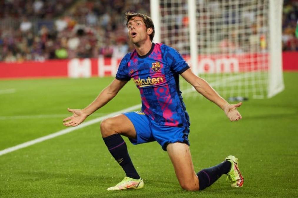 La afición del Barcelona explotó y silbó al defensor Sergi Roberto.