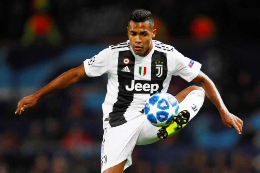 Alex Sandro estaría cerca de prolongar su contrato con la Juventus de Turín, según informa Goal. El lateral, que acaba contrato en 2020, firmará hasta 2023. De esta manera se diluyen los rumores que lo situaban en el Manchester United. Eso sí, el internacional brasileño era una de las preferencias de José Mourinho para reforzar la defensa del United y ahora deberá buscar otras alternativas.