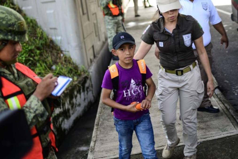 El Gobierno de México ordenó el despliegue de 6,000 soldados en la frontera con Guatemala para frenar el ingreso de los migrantes centroamericanos a su territorio como parte del acuerdo sobre inmigración alcanzado el viernes con Estados Unidos y que evitó la imposición de aranceles de 5% a todos los productos exportados al poderoso vecino de norte.