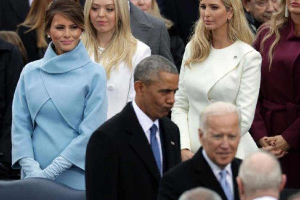 ¡Vaya gestos! Quien sí andaba bien relajado en la toma de posesión era el expresidente Barack Obama que se dedicó a hacer gestos divertidos y a saludar a todos los invitados.
