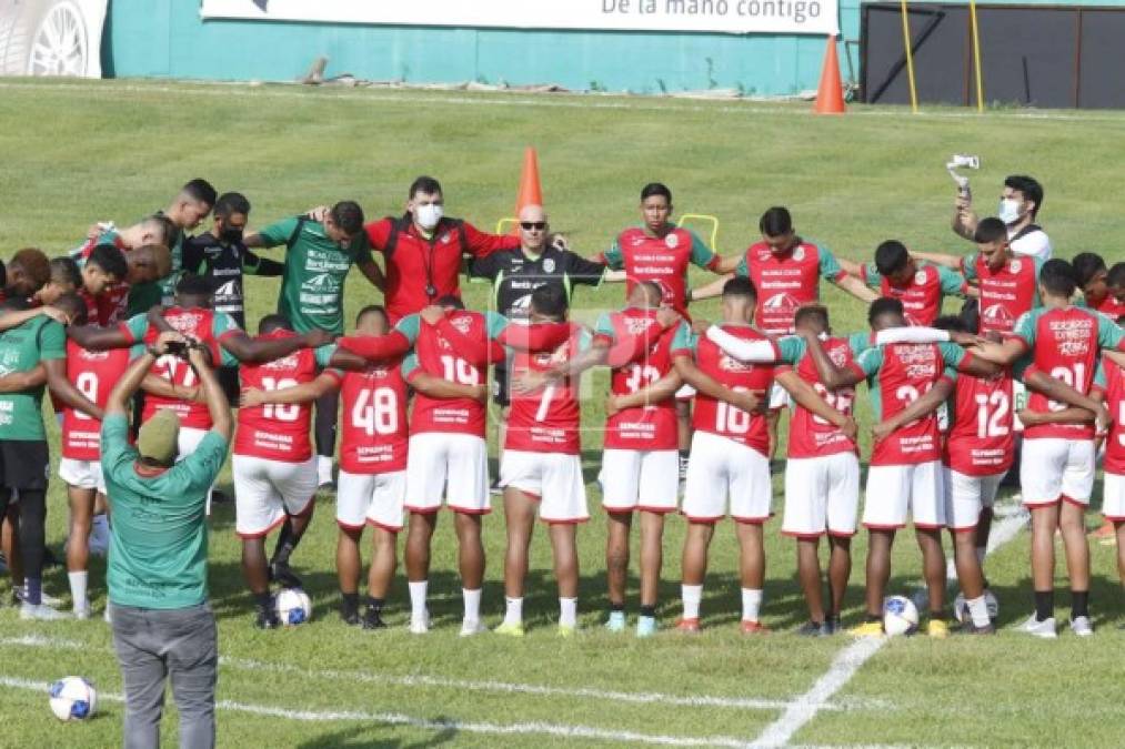 La oración que realizaron los jugadores y cuerpo técnico del Marathón en el primer día de pretemporada.