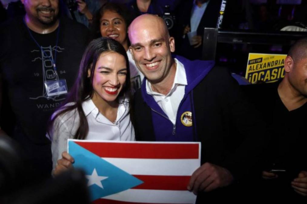 Harta de Donald Trump, esta neoyorquina de origen puertorriqueño y defensora de la clase obrera se transformó de pronto en el símbolo de una gran ola de mujeres demócratas que pertenecen a minorías y que están revolucionando a la élite de su partido.