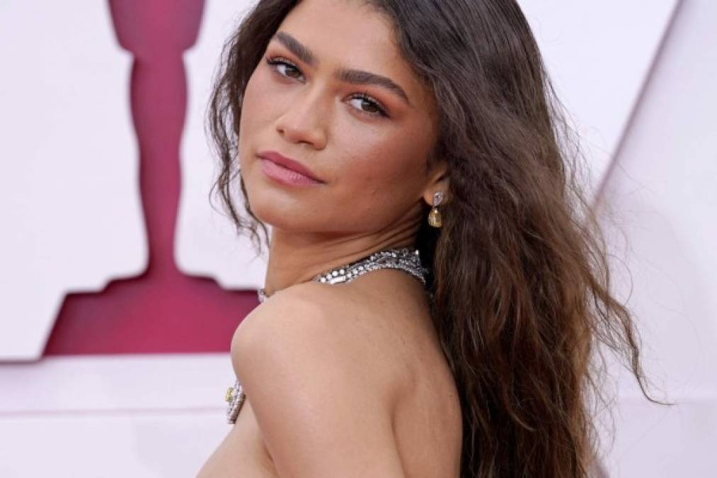 LOS ANGELES, CALIFORNIA  APRIL 25: Zendaya, earing and necklace detail, attends the 93rd Annual Academy Awards at Union Station on April 25, 2021 in Los Angeles, California. Chris Pizzello-Pool/Getty Images/AFP (Photo by POOL / GETTY IMAGES NORTH AMERICA / Getty Images via AFP)