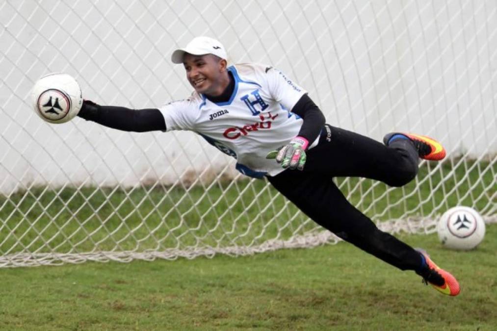 Ante la baja de Luis 'Buba' López por lesión, el guardameta del Olimpia, Donis Escober, volverá a la portería de la Bicolor.