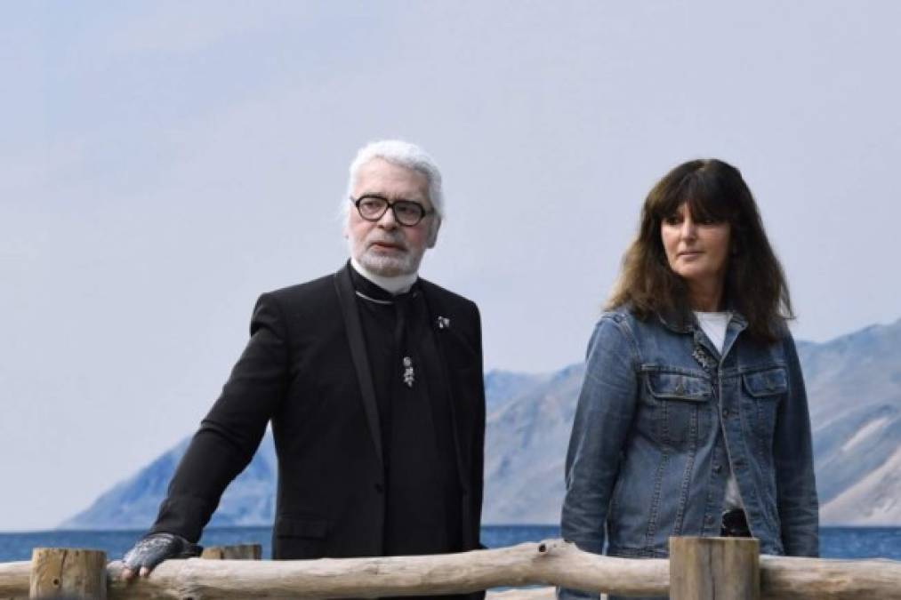 Virginie Viard (en foto), directora del estudio de creación de moda de Chanel y colaboradora durante más de 30 años de Lagerfeld, a la que él llamaba su 'brazo derecho y brazo izquierdo al mismo tiempo', será su sucesora como creadora de colecciones, anunció Chanel.