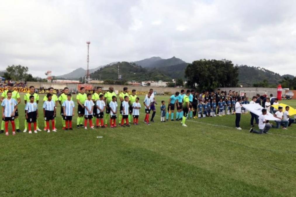 Imagen panorámica previo al partido entre Real de Minas y Real España en el estadio Marcelo Tinoco de Danlí.