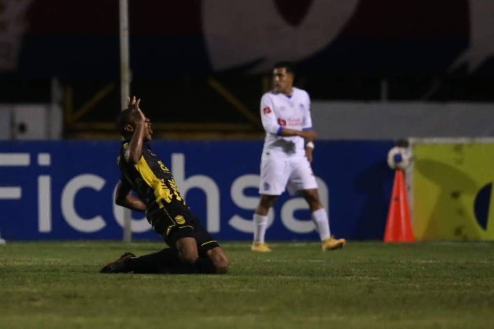 Yeison Mejía marcó el empate transitorio 1-1 y así celebró su gol.