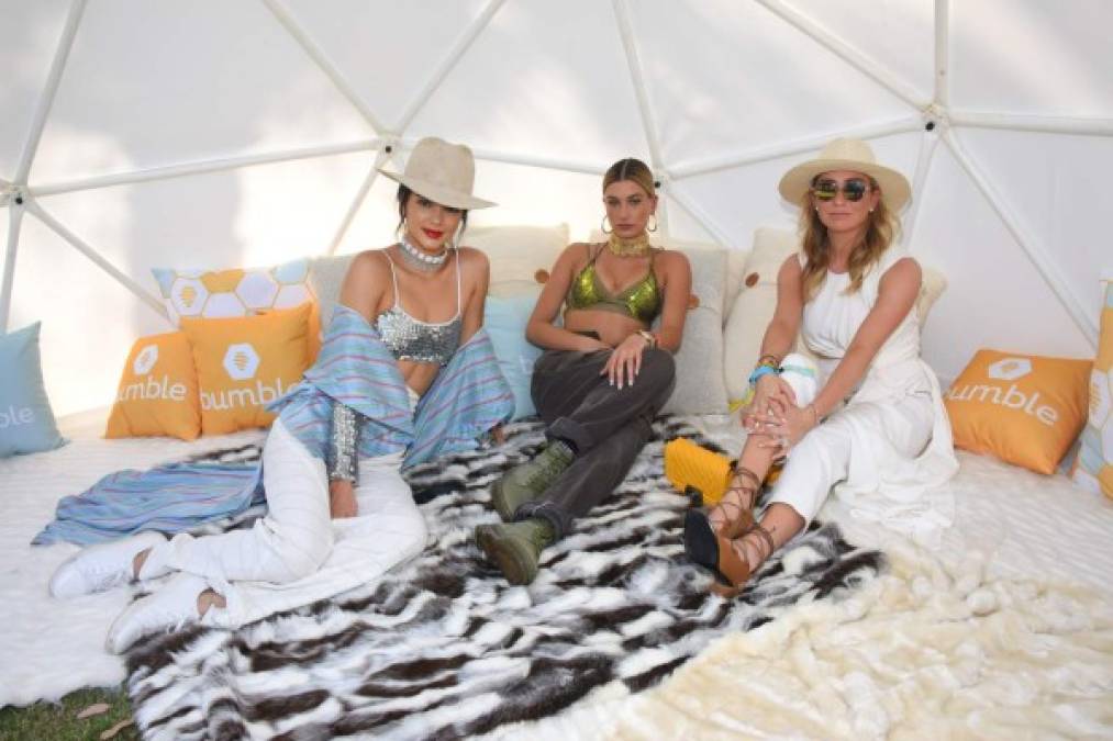 Kendall Jenner, Hailey Baldwin y Whitney Wolfe.