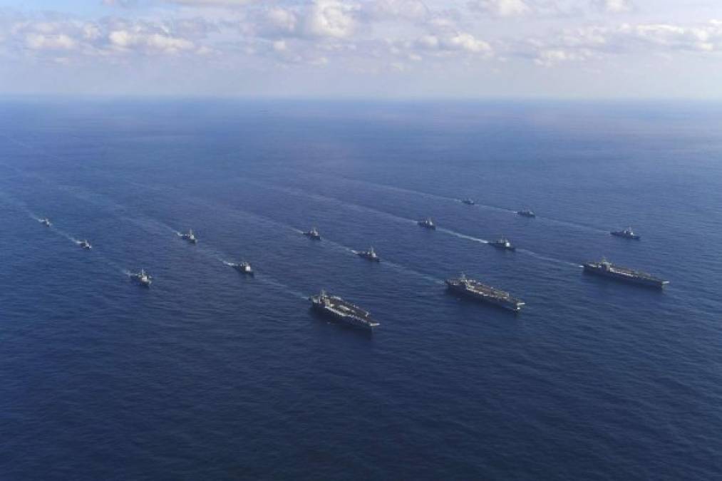 Además de sus respectivos grupos de ataque, se movilizan 11 buques estadounidenses equipados con el sistema antimisiles Aegis y siete navíos de guerra surcoreanos (dos de ellos también con sistema Aegis).