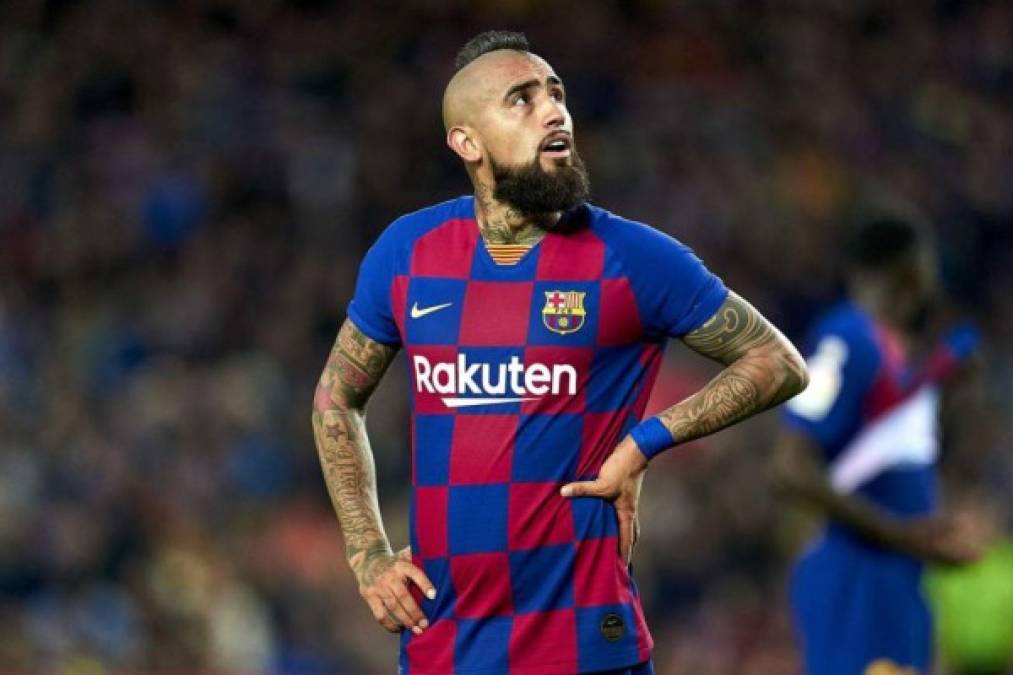 Arturo Vidal - El chileno tampoco ha conseguido asentarse en el once culé y a sus 33 años y con contrato hasta 2021, se intuye para el Barça la última oportunidad de sacar algún rendimiento. La valoración de mercado que realiza de manera periódica el portal transfermarkt señala que el volante sudamericano ha bajado a los 14 millones cuando para el Barcelona supuso un gasto de 19 ‘kilos’ más tres en variables en 2018.