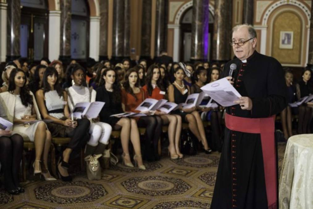 El denominado 'Servicio de unidad y conmemoración' fue dirigido por un sacerdote en el Gibson Hall de Londres.