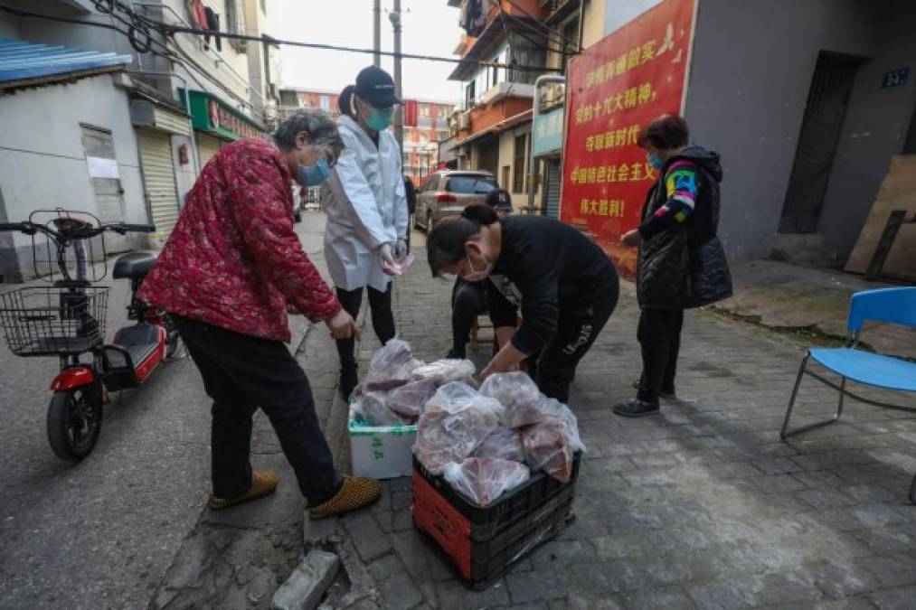 En tanto, los residentes mayores continúan en cuarentena y recibiendo alimentos por parte del Gobierno.