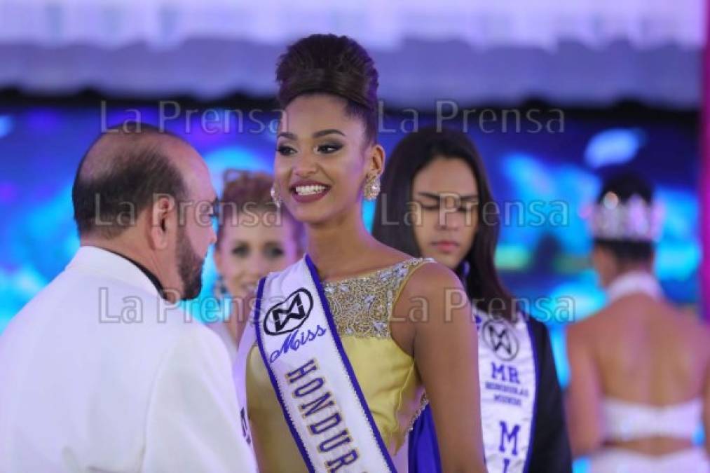 Con la banda de Miss Honduras Mundo 2016.