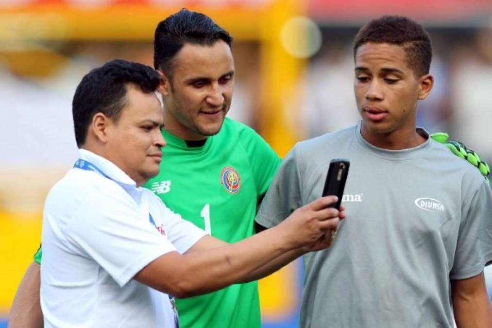 Keylor accedió sin ningún problema a tomarse las fotos.