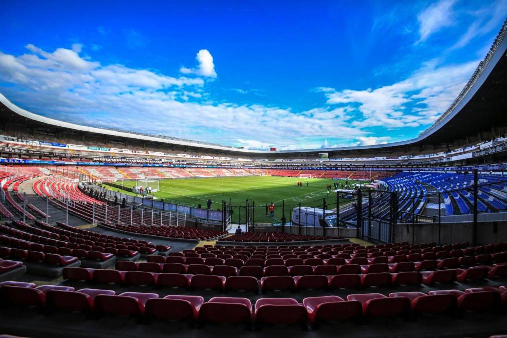 Luego de los incidentes violentos y las duras sanciones al Querétaro, en las redes sociales han viralizado la maldición que siempre ha tenido el estadio de los Gallos Blancos. 