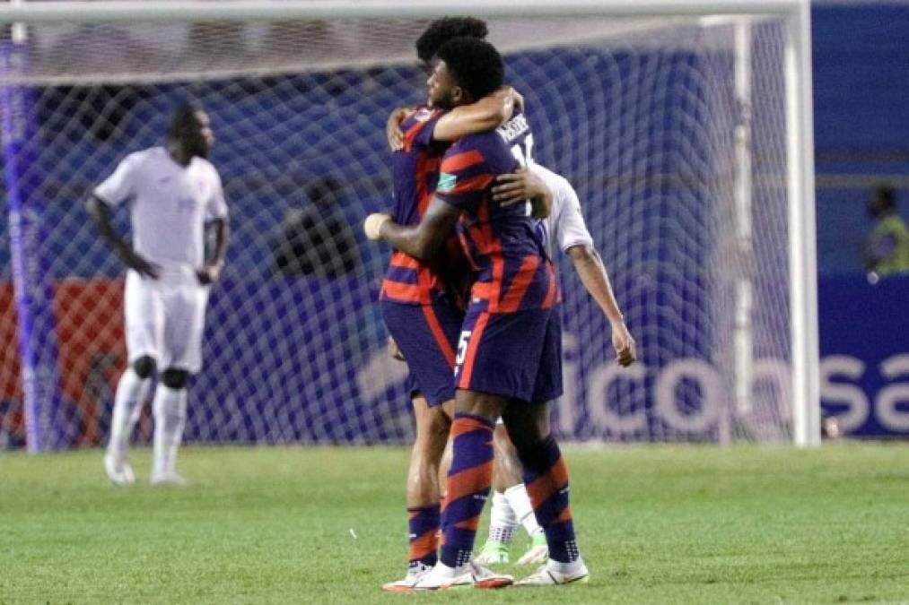 Los jugadores de Estados Unidos celebrando la victoria ante Honduras.