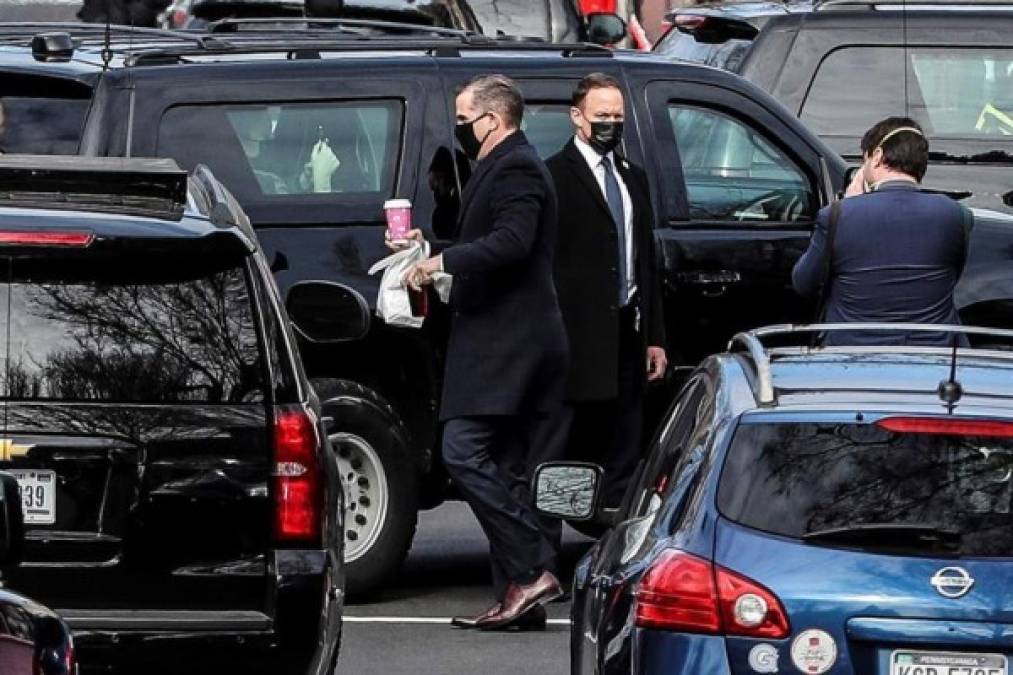 Hunter Biden, el hijo del presidente estadounidense también viaja junto a él en la bestia.