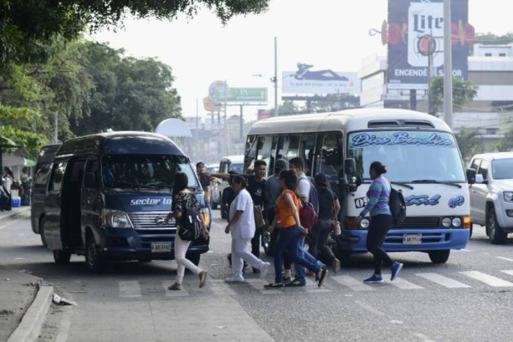 Los usuarios de transporte solicitan más presencia policial, especialmente en las noches en la parada de buses de Maheco. Otros puntos identificados son Las Rebajas de Don Juan en la 2 calle del barrio Concepción, la parada de Viveros en el bulevar del norte. La cuarta calle de la colonia Aurora, específicamente donde marcan tarjetas los buses, otro punto de alto riesgo es en el instituto José Trinidad Reyes, también en el desvío de Armenta y en las afueras de los principales centros comerciales de la ciudad.