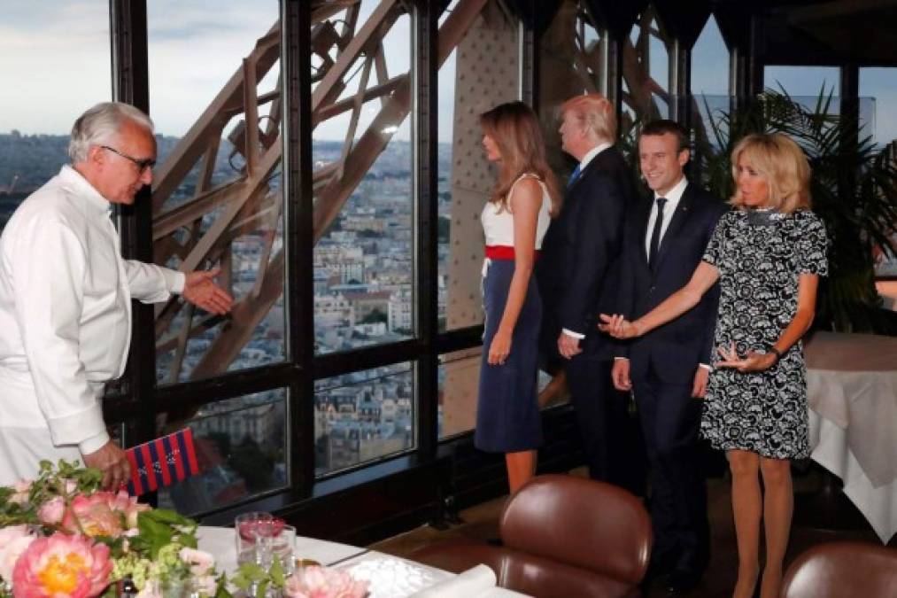 El reconocido chef francés Alain Ducasse le dio la bienvenida a Donald y Melania Trump a su exclusivo restaurante.