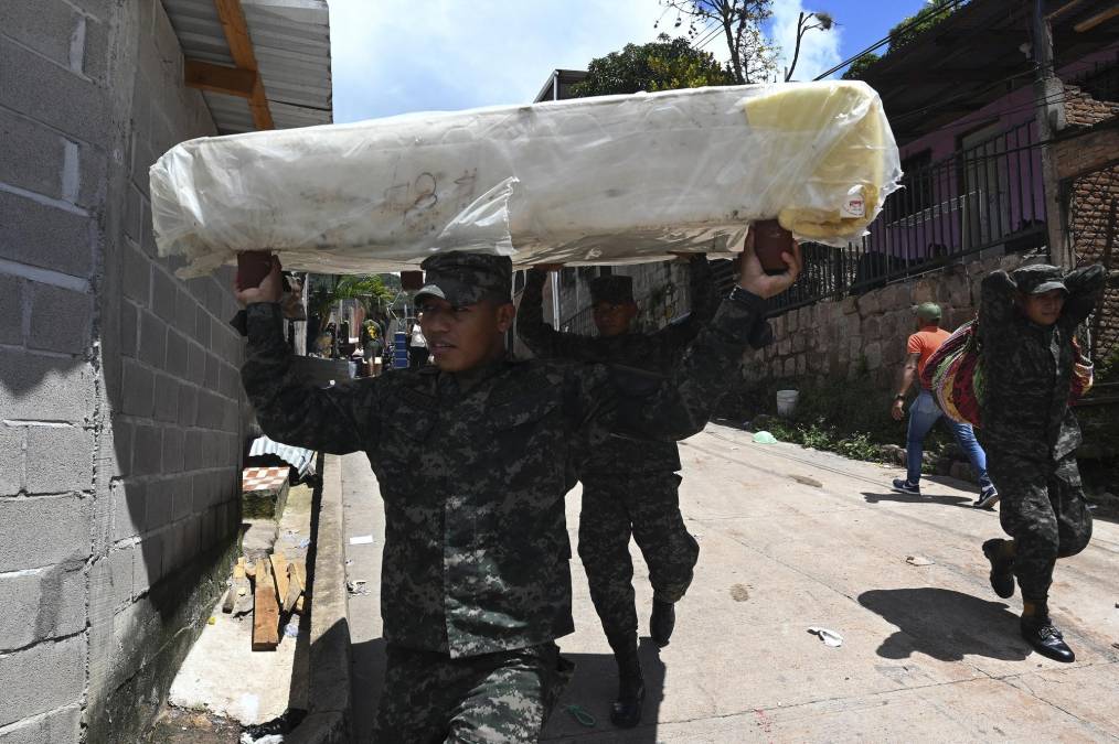 Llanto y desesperanza: así fue el desalojo de los habitantes de colonias de Tegucigalpa tras falla geológica