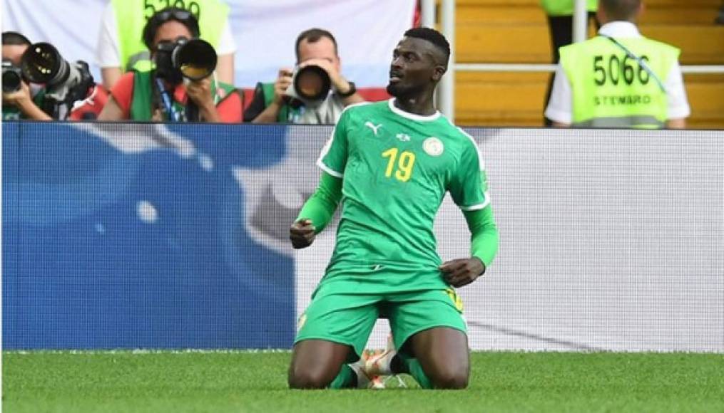 Mbaye Niang: Según La Gazzetta dello Sport, tanto el Betis como el Leganés han hecho una oferta al Torino para hacerse con los servicios del atacante senegalés.