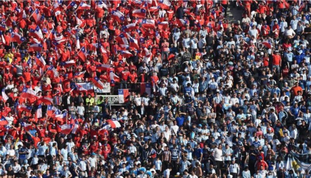 La afición chilena llegó a darle el apoyo a su selección.