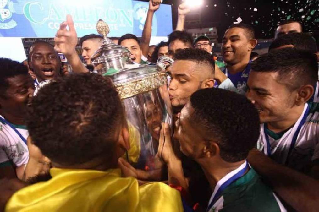 Platense celebró merecidamente su primer campeonato de Copa Presidente.