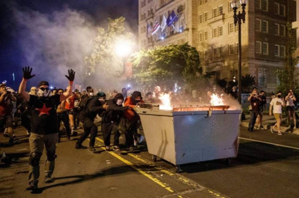 La muerte de Floyd se ha convertido en el último símbolo de la violencia policial contra los ciudadanos negros y ha provocado la mayor ola de protestas de los últimos años en Estados Unidos.