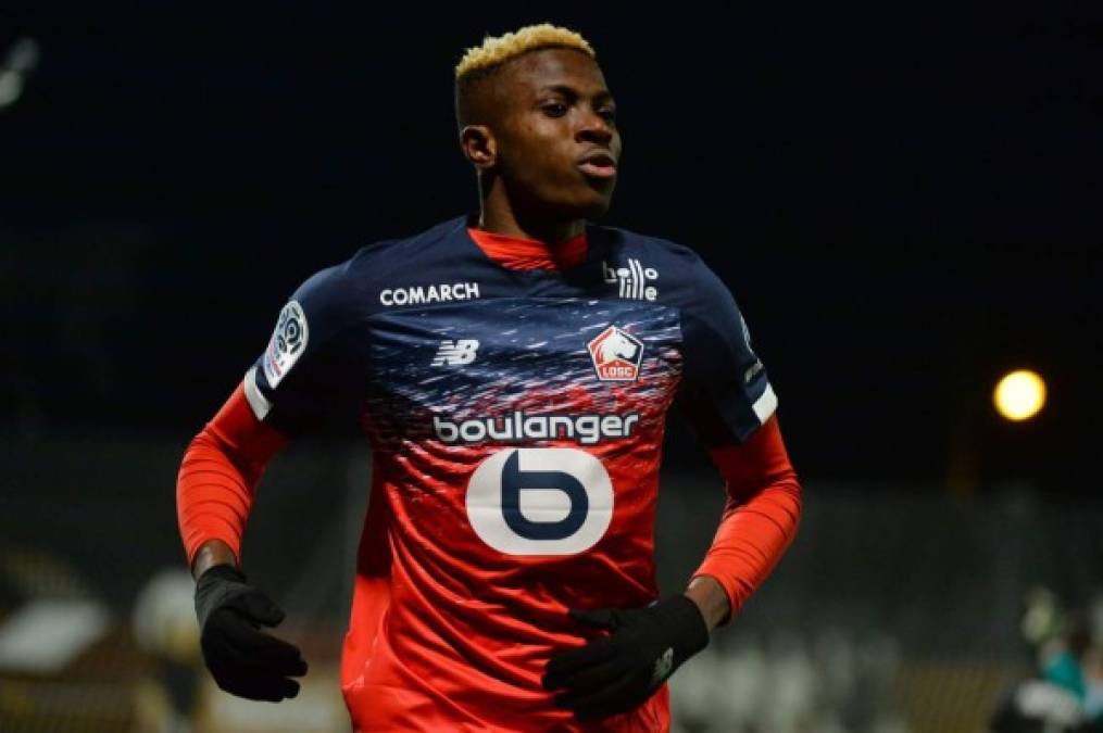 Victor Osimhen ya es nuevo jugador del Napoli, según informa SkySport Italia. El delantero nigeriano del Lille ya pasó el reconocimiento médico con el club italiano y se incorporaría por un precio cercano a los 60 millones de euros. Victor firmará contrato hasta junio 2025, ''faltan muy pocos detalles para completar el acuerdo', agrega la información.