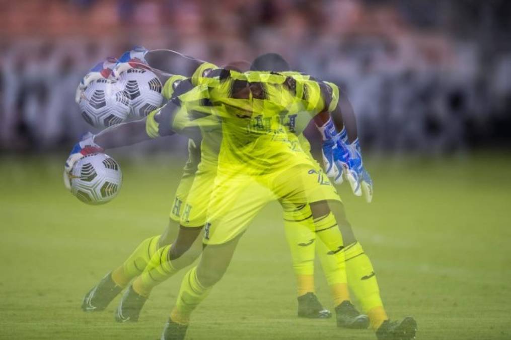 La extraña fotografía del portero hondureño Luis 'Buba' López que subió la cuenta de Twitter de la Copa Oro.