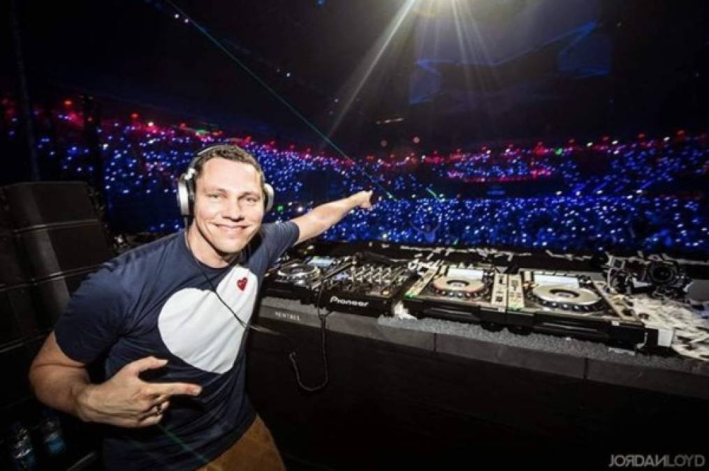 Dj Tiësto ocupa la tercera posición con 36 million de dólares.