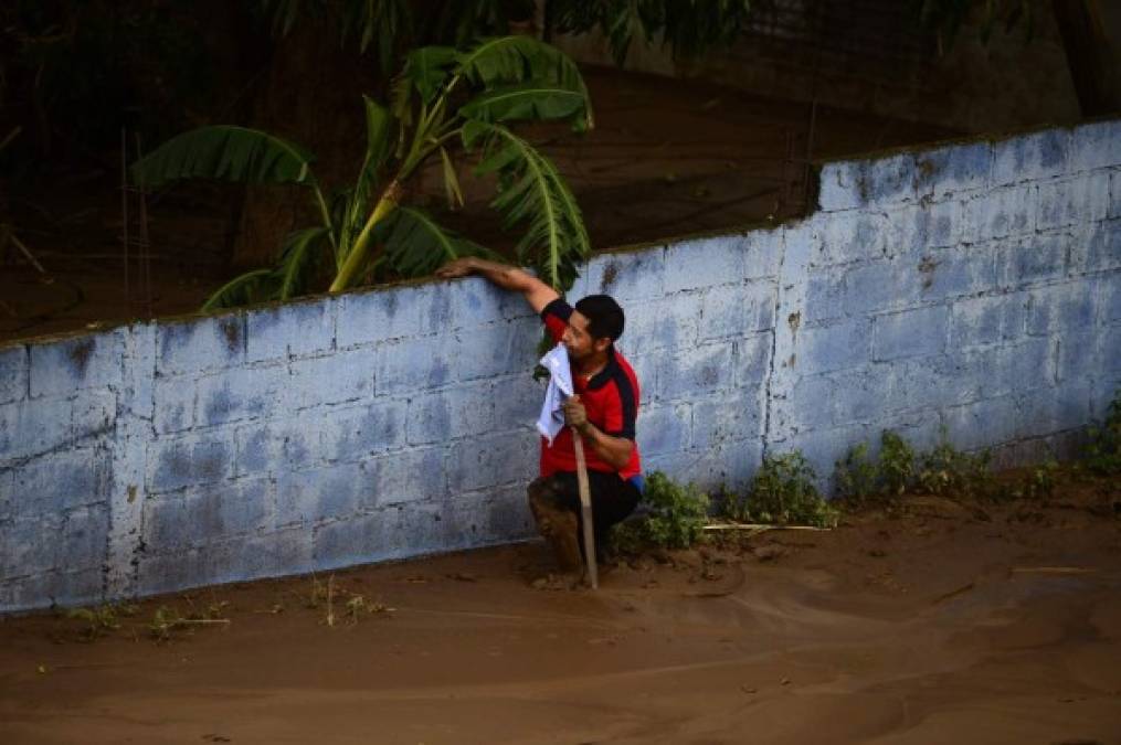 La operación busca beneficiar a 300.000 personas que perdieron sus viviendas y bienes en el país, principalmente en el valle de Sula, por las inundaciones que causó la depresión tropical.