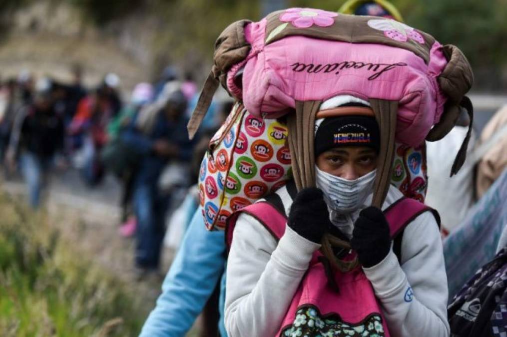Las imágenes de los migrantes venezolanos huyendo de la crisis económica en su país han sido comparadas al éxodo de refugiados sirios obligados a abandonar su país por una sangrienta guerra civil.