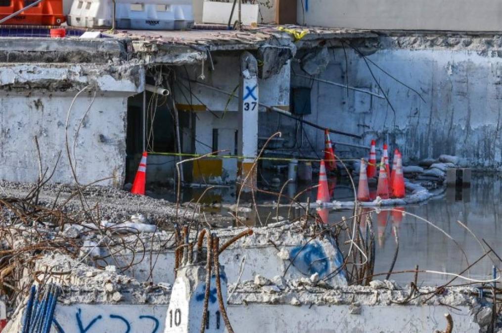 La ciudad ha optado por organizar el domingo un discreto concierto sinfónico en la playa para recordar a las víctimas del súbito derrumbe del ala que miraba al mar de este condominio de 12 pisos, que en segundos quedó reducida a una montaña de escombros.