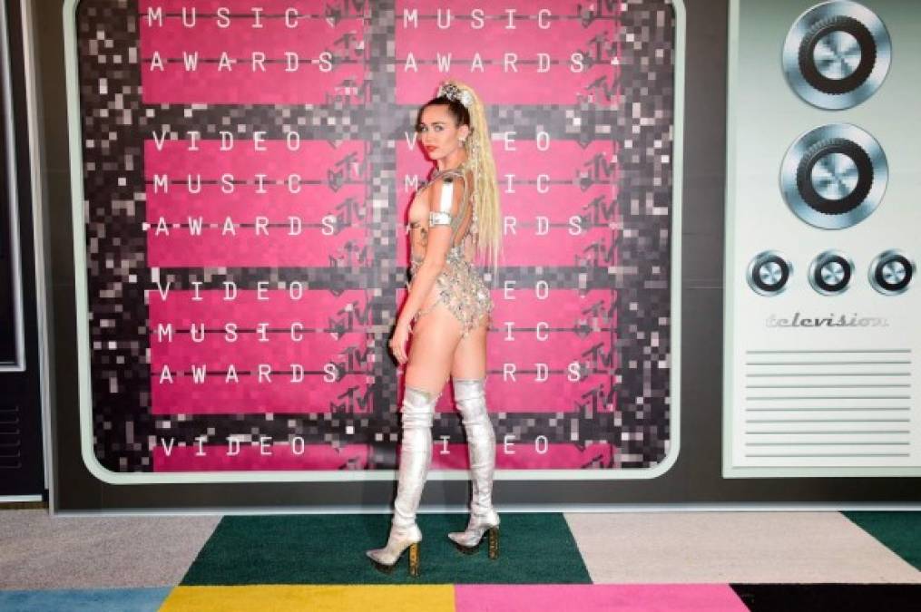 El look provocativo de Miley Cyrus en los premios MTV 2015.