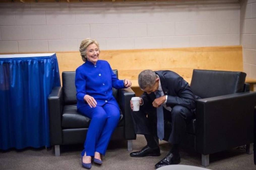 Mientras Hillary y Obama se destornillan de la risa...