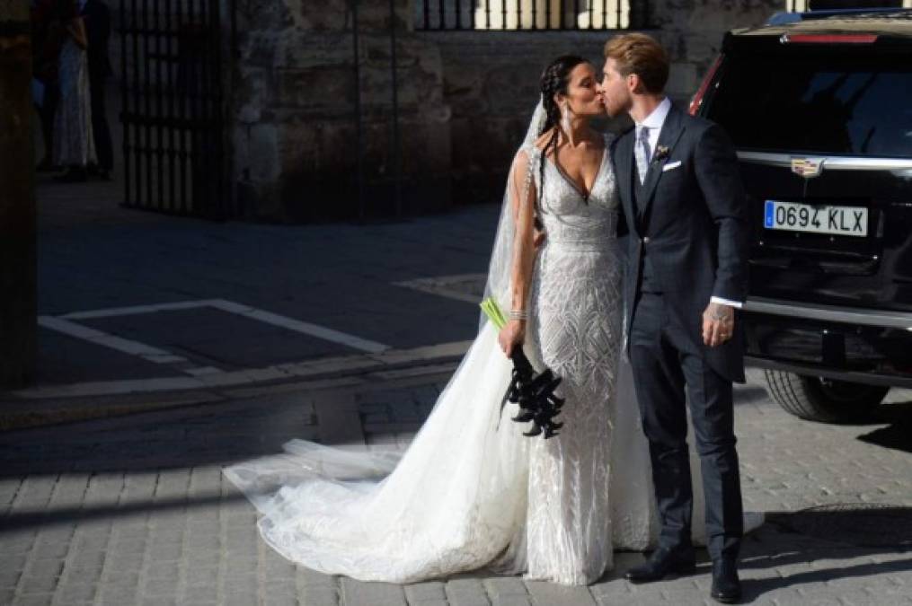 El jugador de 33 años y la reportera de 41 han decidido contraer matrimonio con una celebración llena de excentricidades en Sevilla, España.
