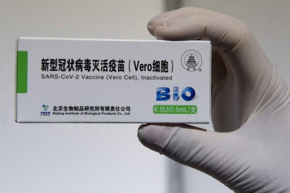 La vacuna china está recomendada para mayores de 18 años y aunque no se realizaron demasiados ensayos clínicos en mayores de 60 años no hay razón para pensar que esta vacuna se comporte de forma diferente en ese grupo de edad.