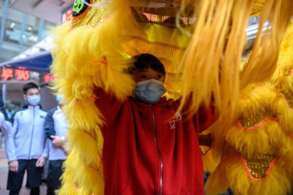 Pekín, Shanghái y otras ciudades habían decidido con anterioridad al brote del coronavirus abrir los registros civiles para que las parejas pudieran inscribir su matrimonio pese a que es domingo.