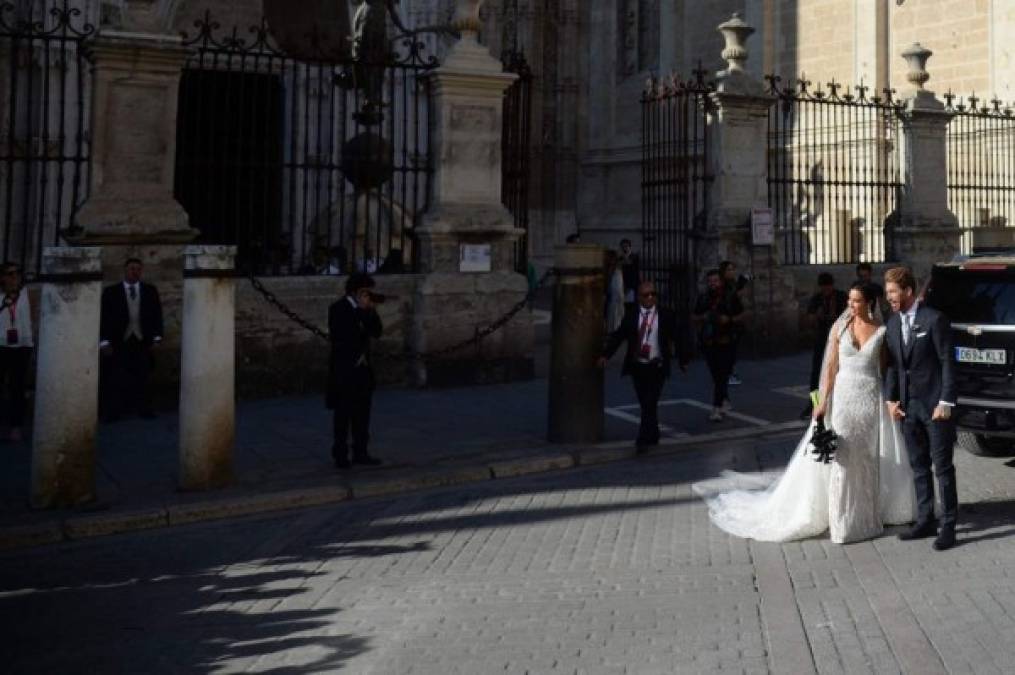 En el caso de los hombres, deberán llevar trajes de máxima etiqueta, sin importar el color.