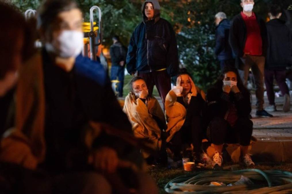 El barrio fue construido como urbanización popular en los años 60 y 70 del siglo pasado, y está asentado sobre la principal falla geológica de la provincia, por lo que los geólogos ya llevaban tiempo alertando de los riesgos en caso de terremoto.<br/>