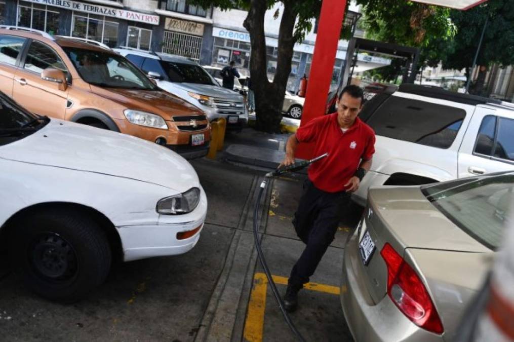 El estado actual del sector petrolero venezolano, explicó el parlamentario, está caracterizado por la caída en la producción, reducción de la inversión y pérdida de personal calificado.