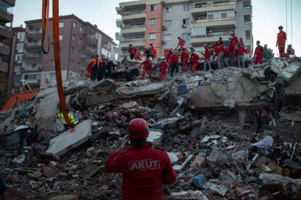 Algunos de los inmuebles derruidos estaban construidos con materiales de tan baja calidad que muchos consideraban un milagro que se hubiesen mantenido en pie hasta el seísmo, según informó la cadena turca NTV.<br/>