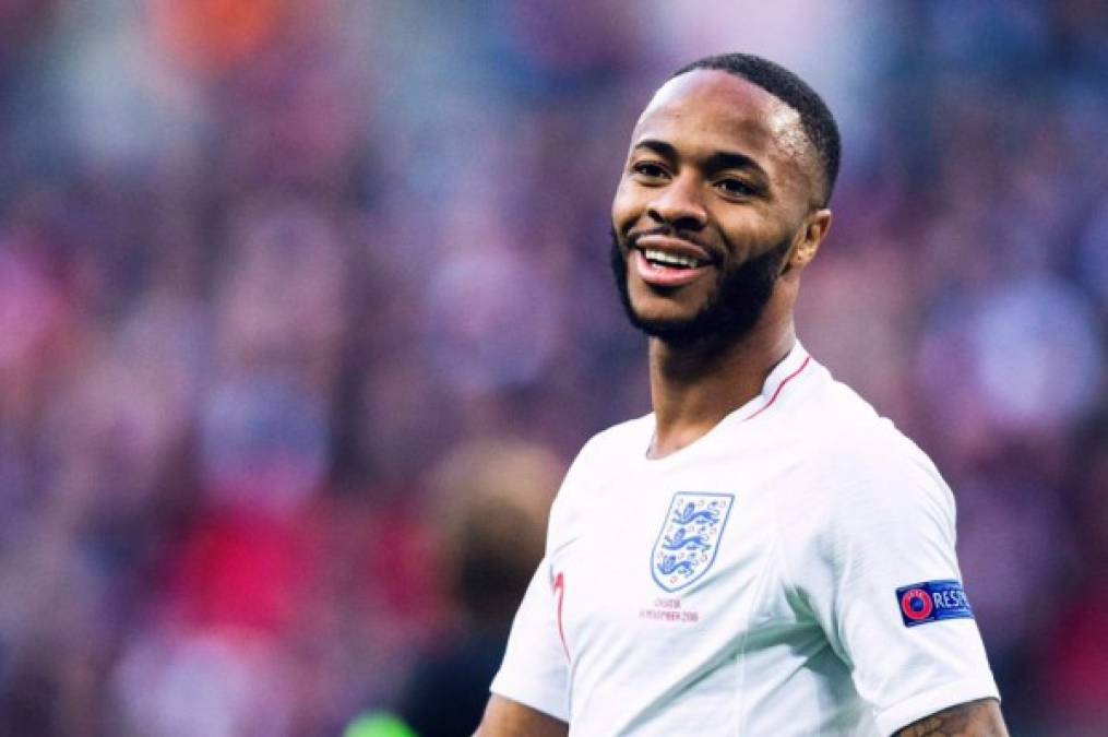 Raheem Sterling: El futbolista jamaicano nacionalizado inglés juega como extremo por ambas bandas y mediapunta, es seleccionado de Inglaterra. Cuenta con 24 años de edad y el Real Madrid por orden de Zidane lo podría hacer llegar al club madridista.