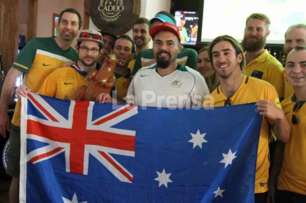 Este grupo de fanáticos sacaron toda su creatividad para poner su ambiente en el hotel Intercontinental que fue el lugar elegido para realizar esta fiesta del deporte.